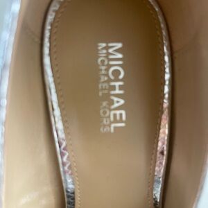 Michael Kors Cream Heels with Elegant Design
